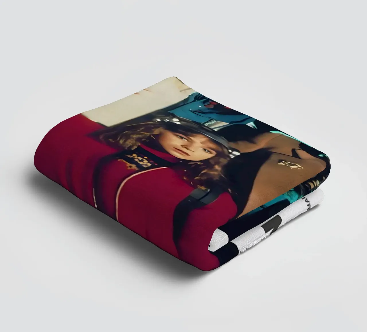 ADVENTURES IN BABYSITTING asciugamano da bagno da MVFminimalist