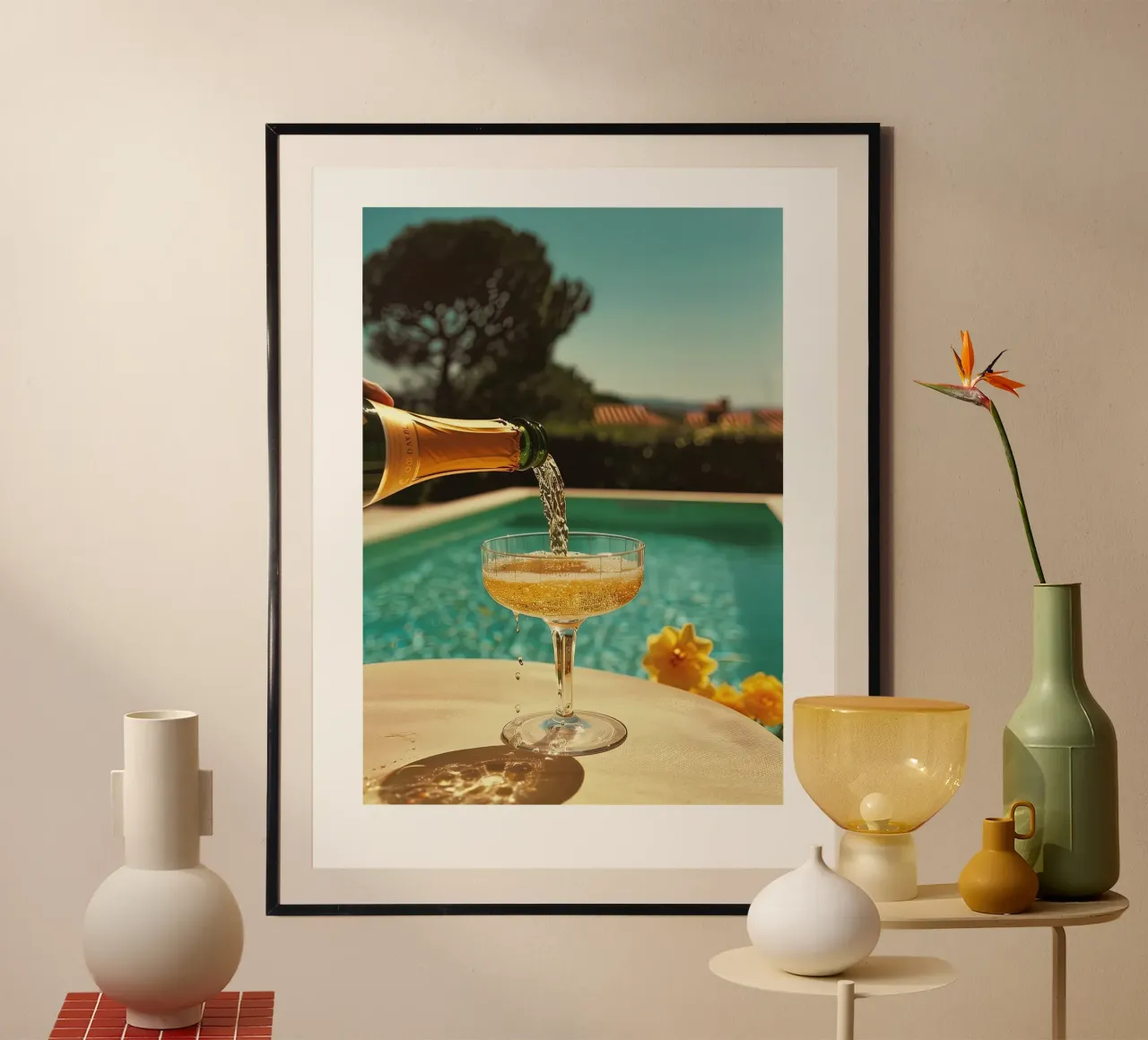 Piscina del vino poster con telaio in alluminio da Slim Aarons Vintage