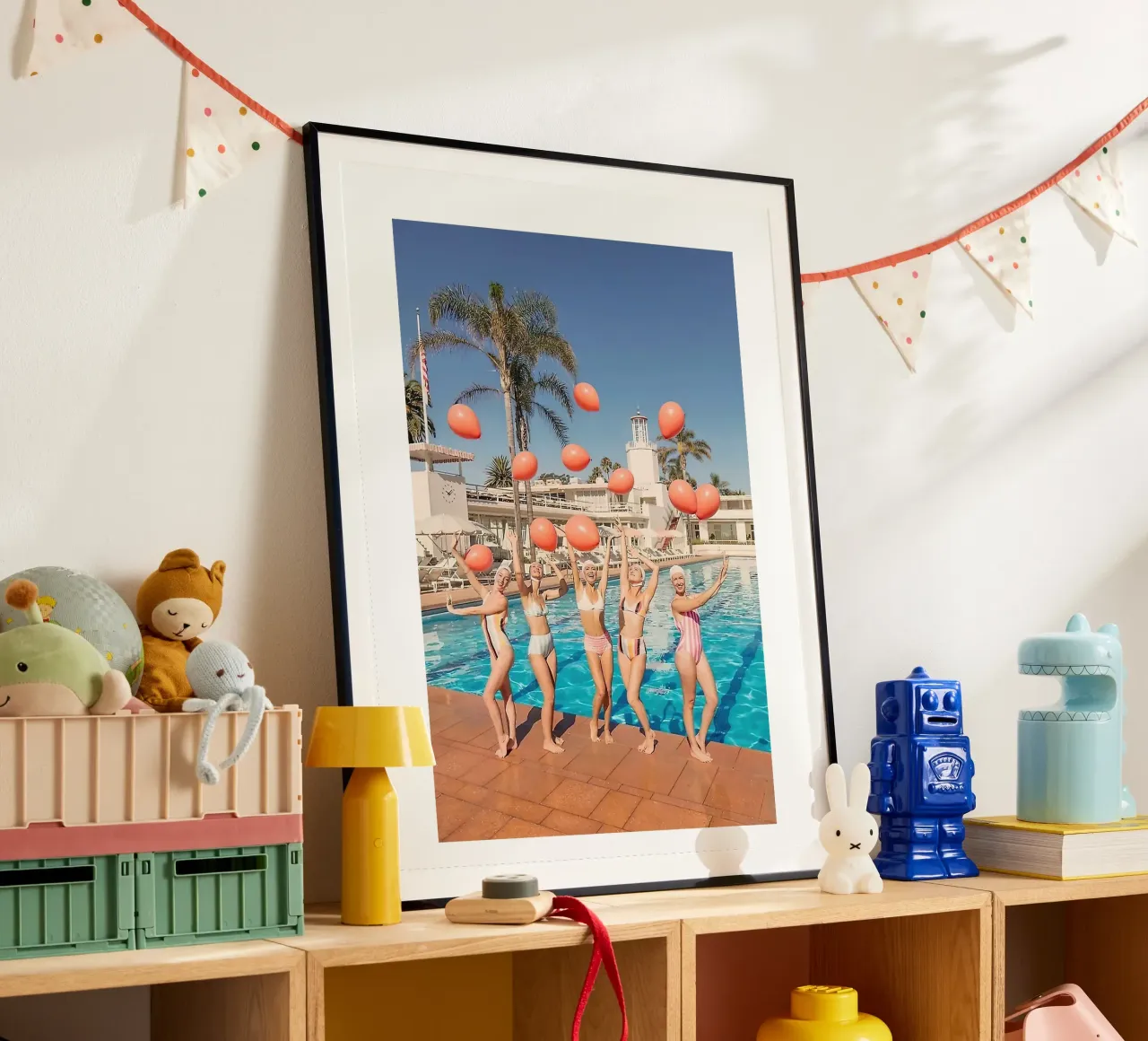 Hotel Beverly Hills poster con telaio in alluminio da Slim Aarons Vintage