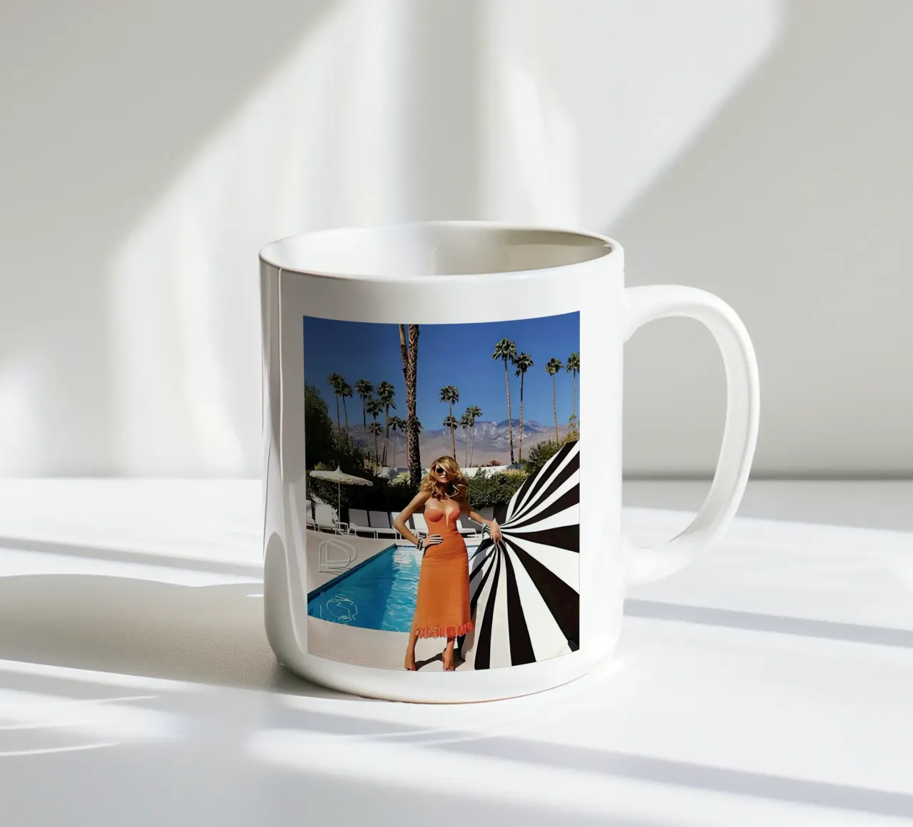 donne cool Pool Side Slim Aaron tazza in ceramica da Slim Aarons Vintage
