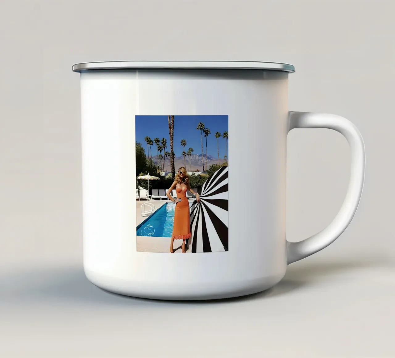 donne cool Pool Side Slim Aaron tazza in smalto da Slim Aarons Vintage