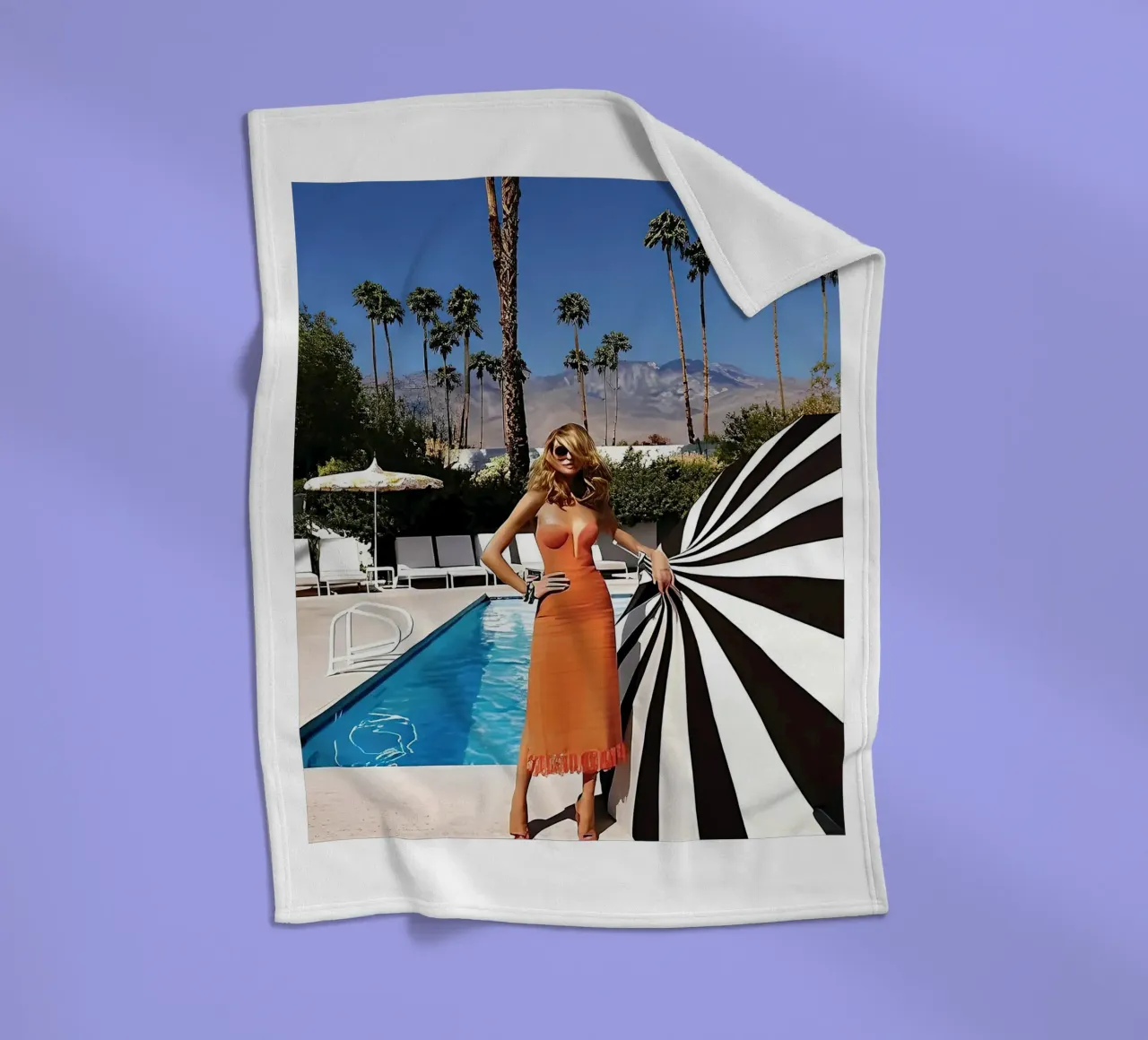 donne cool Pool Side Slim Aaron coperta in pile da Slim Aarons Vintage