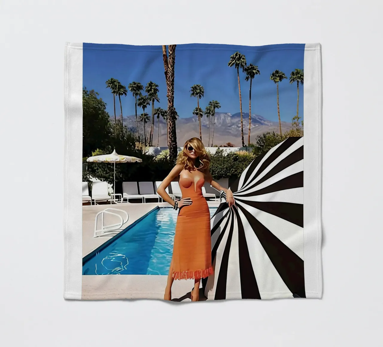 donne cool Pool Side Slim Aaron coperta in pile da Slim Aarons Vintage