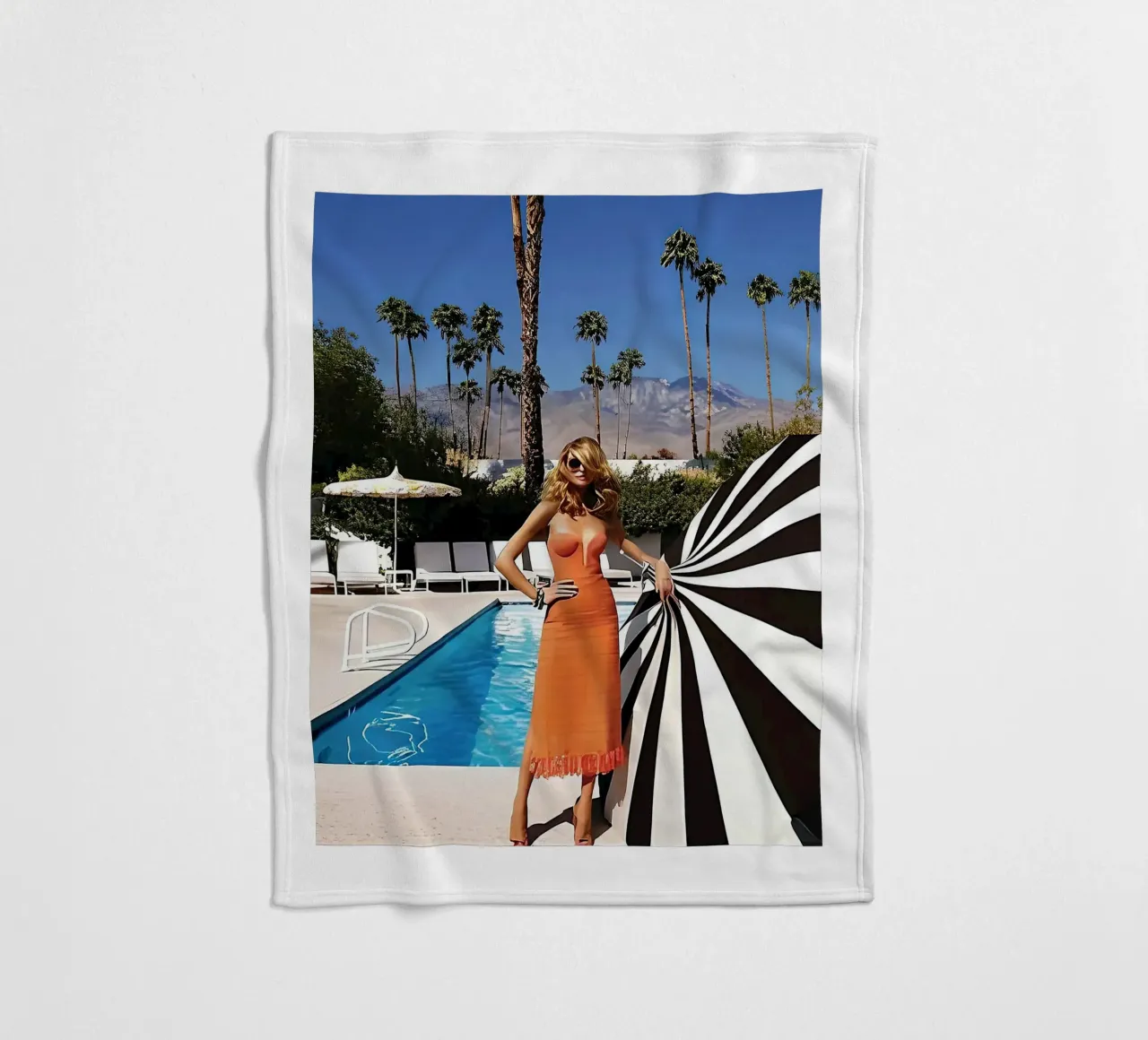 donne cool Pool Side Slim Aaron coperta in pile da Slim Aarons Vintage