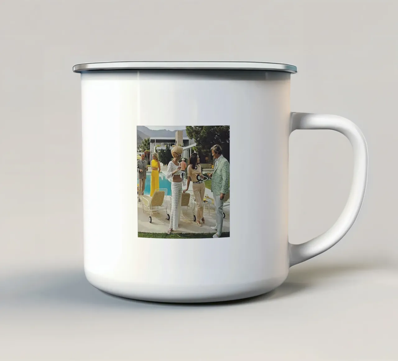 stile glamour tazza in smalto da Slim Aarons Vintage