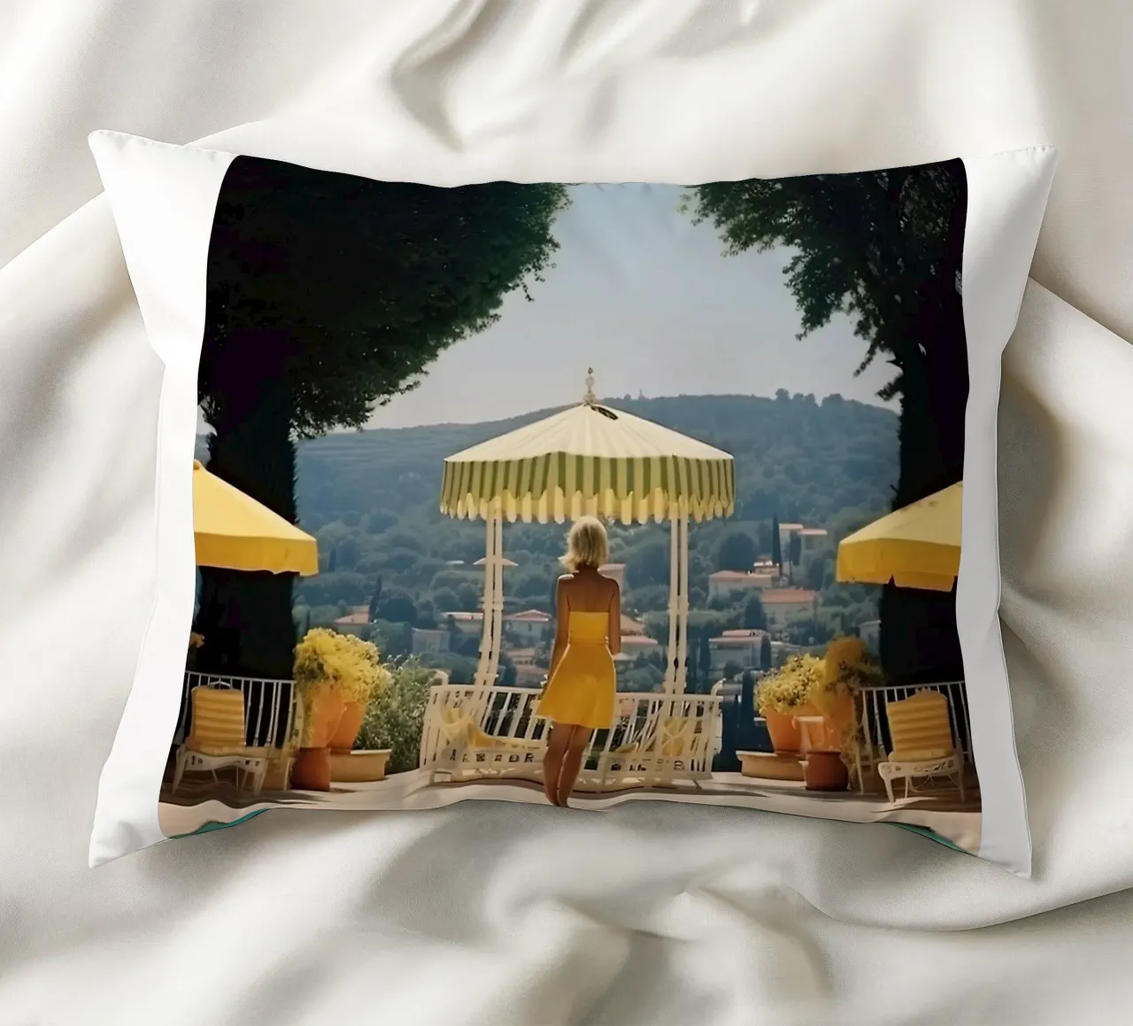 Piscina di Cannes in stile retrò anni '60 cuscino da Slim Aarons Vintage