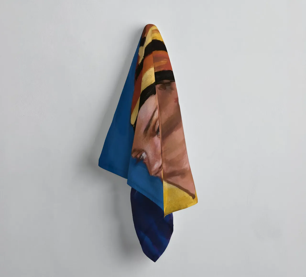 Sguardo regale azzurro asciugamano da bagno da Opal Strokes