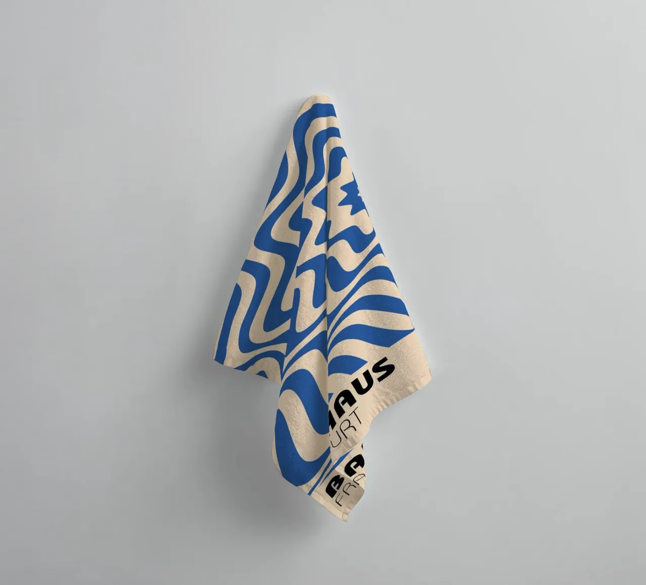 Bauhaus Waves 1923 | Op Art Retro Poster asciugamano da bagno da Casa Calm