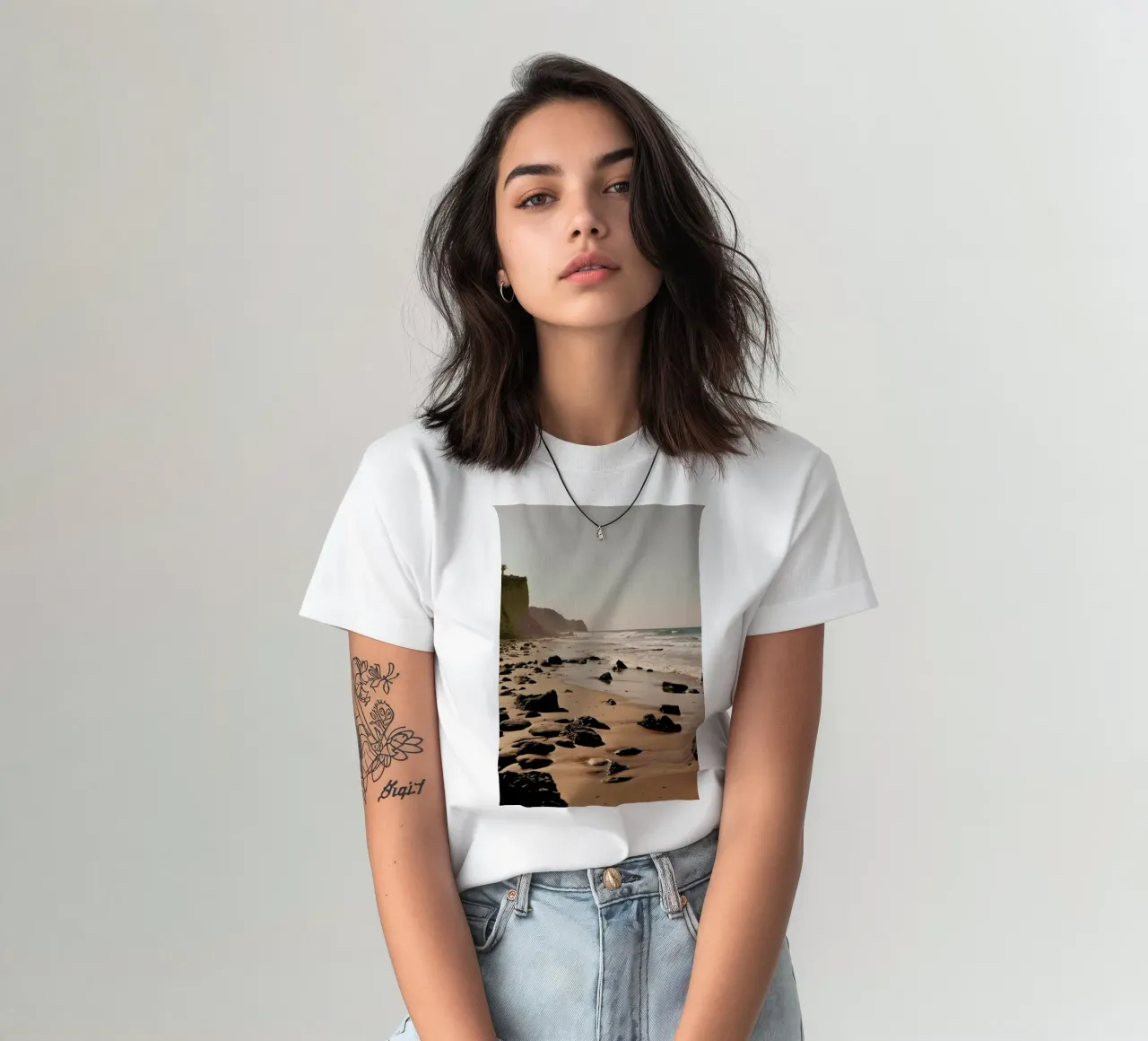 Hazy Mornings At The Beach t-shirt da Sebastian Hilgetag