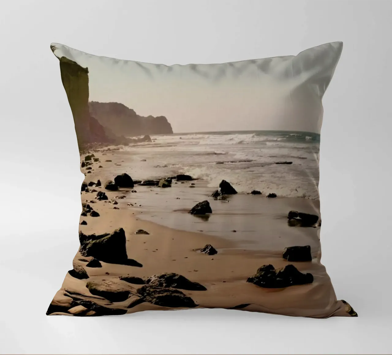 Hazy Mornings At The Beach cuscino da Sebastian Hilgetag