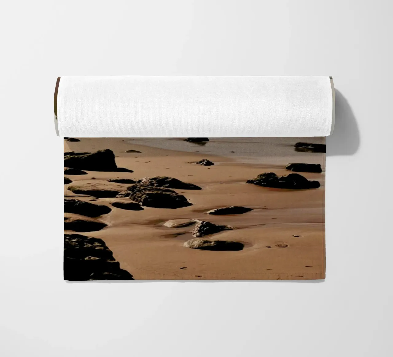 Hazy Mornings At The Beach telo mare da Sebastian Hilgetag