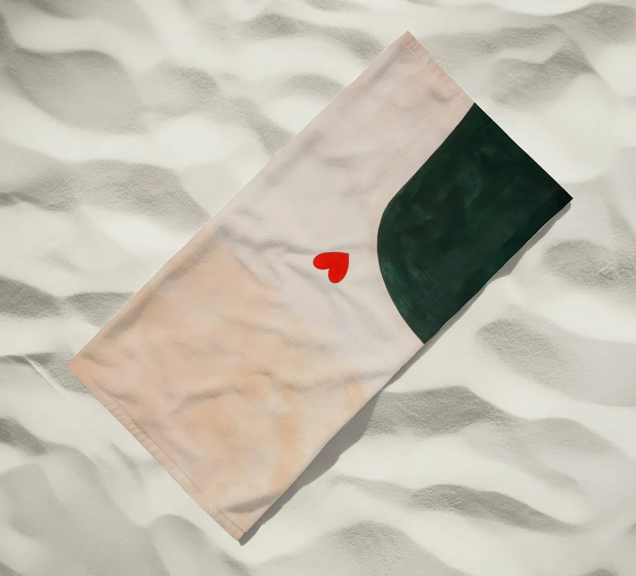 Cuore minimalista in rosso e verde telo mare da Euphoria Theresa