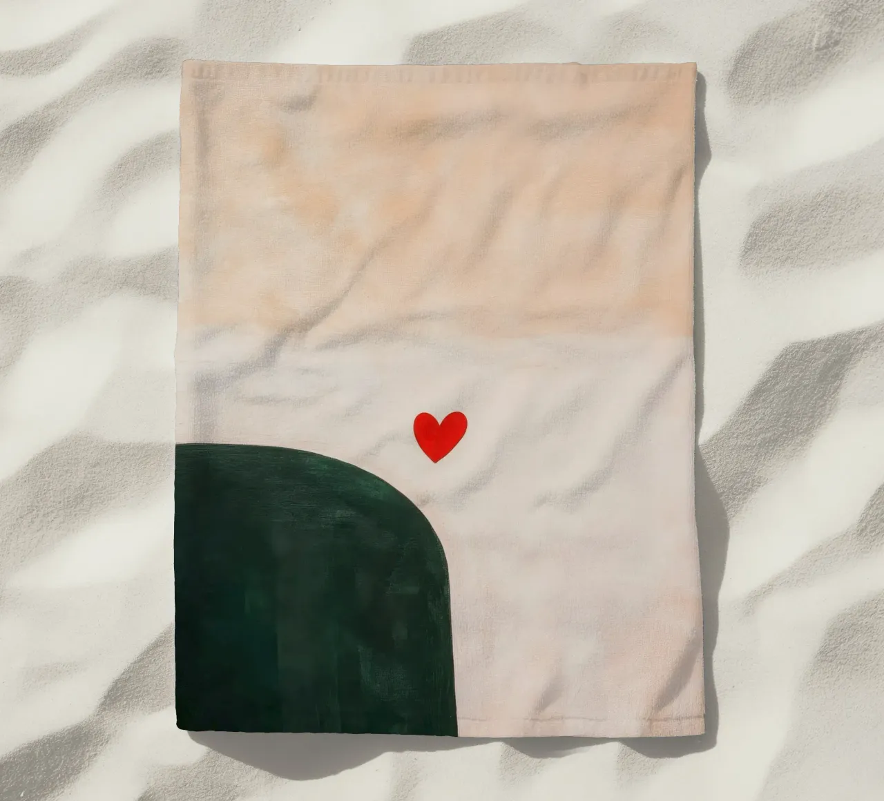 Cuore minimalista in rosso e verde telo mare da Euphoria Theresa