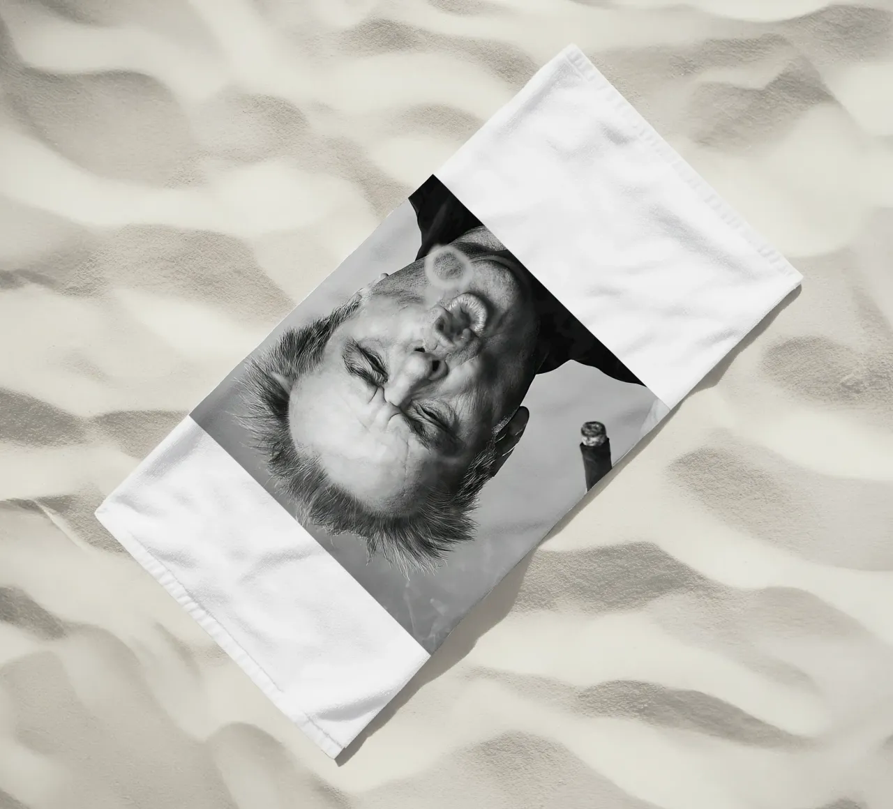Jack Nicholson, sigaro, anelli di fumo, telo mare da Black And White