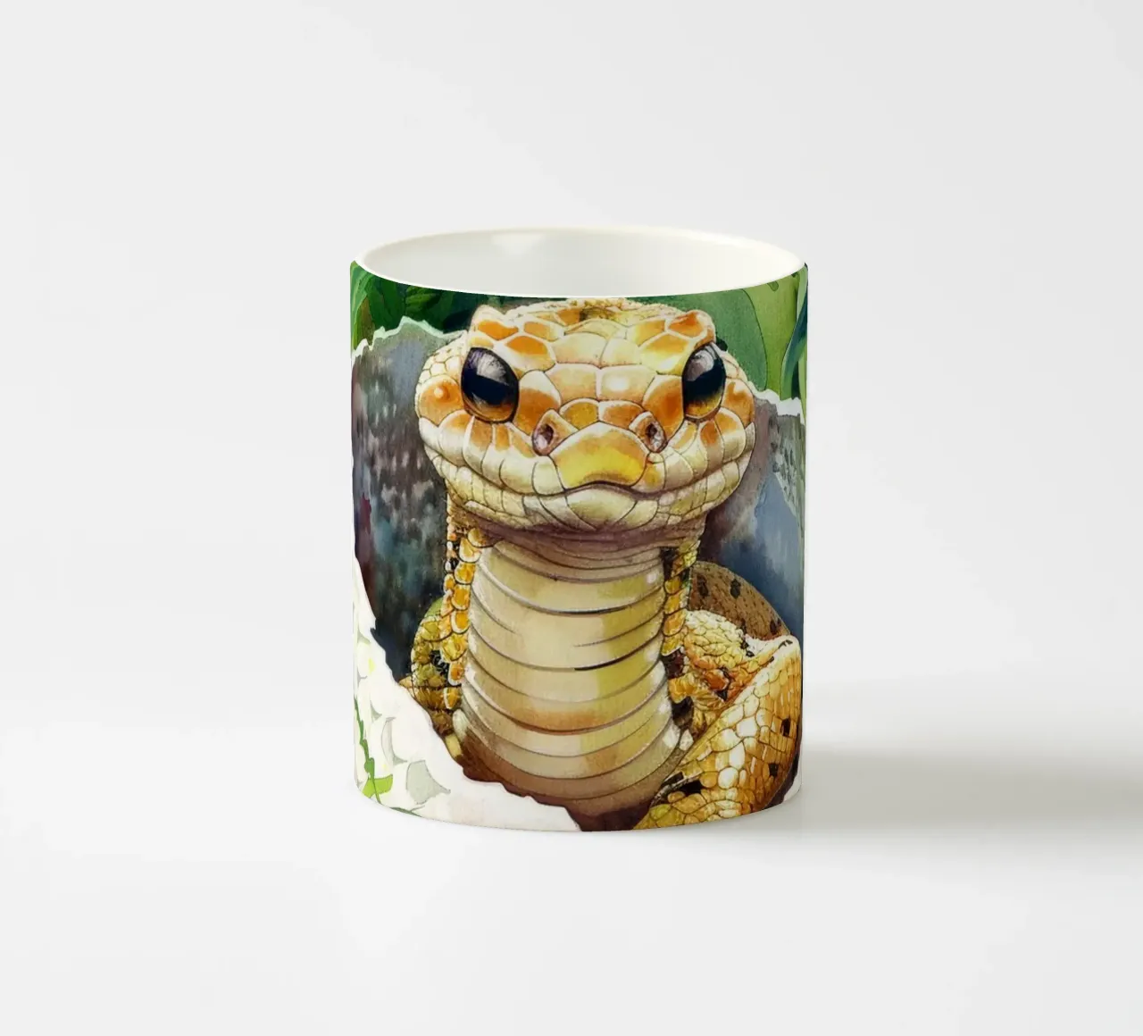 Un cucciolo di serpente nell'abbraccio della natura tazza in ceramica da DesignDoodle
