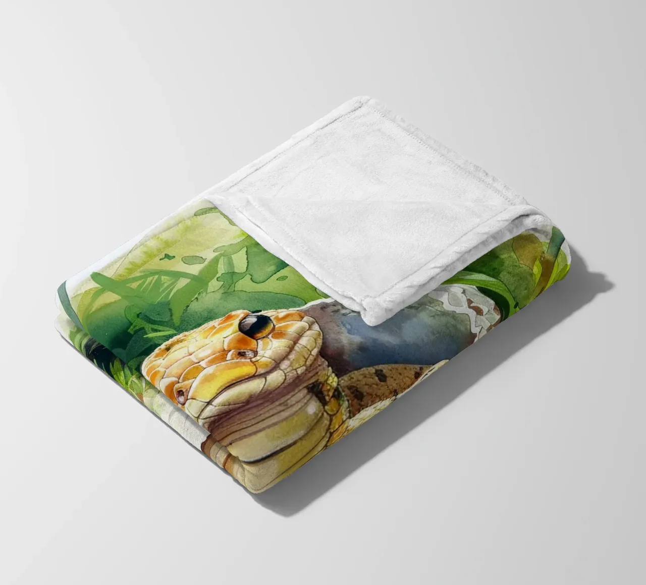 Un cucciolo di serpente nell'abbraccio della natura coperta in pile da DesignDoodle