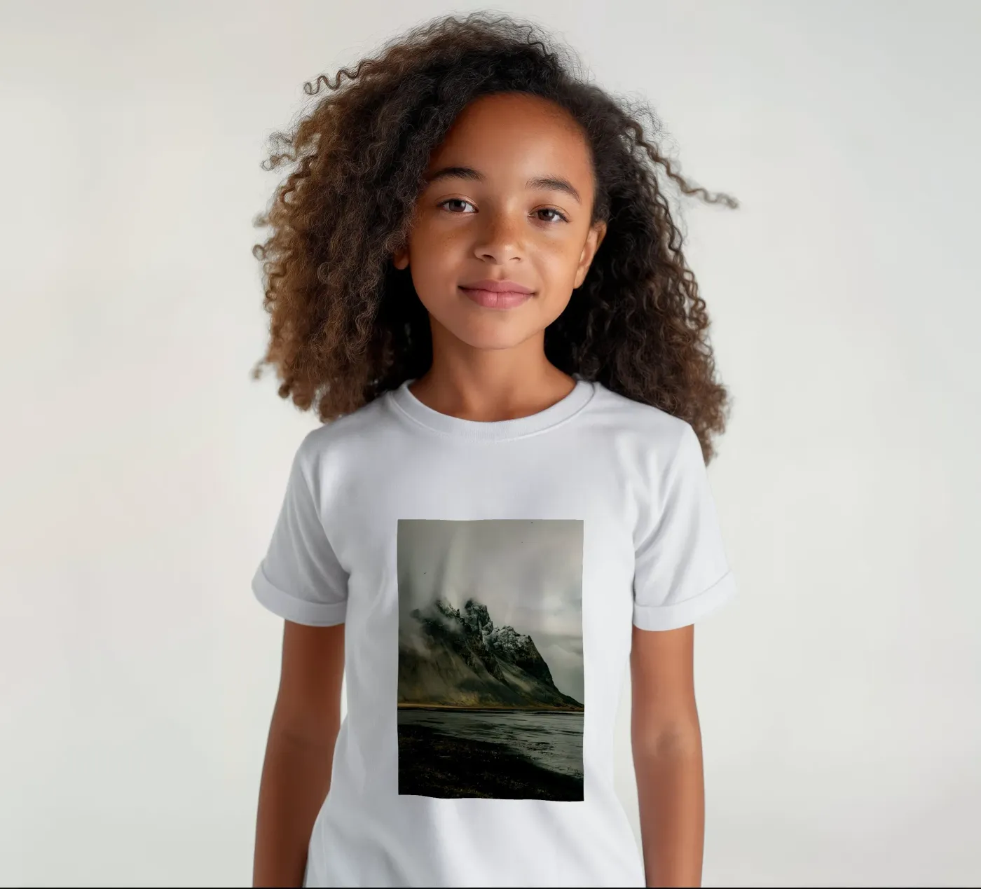 mountain clouds Kinder T-Shirt von Earthly Visions