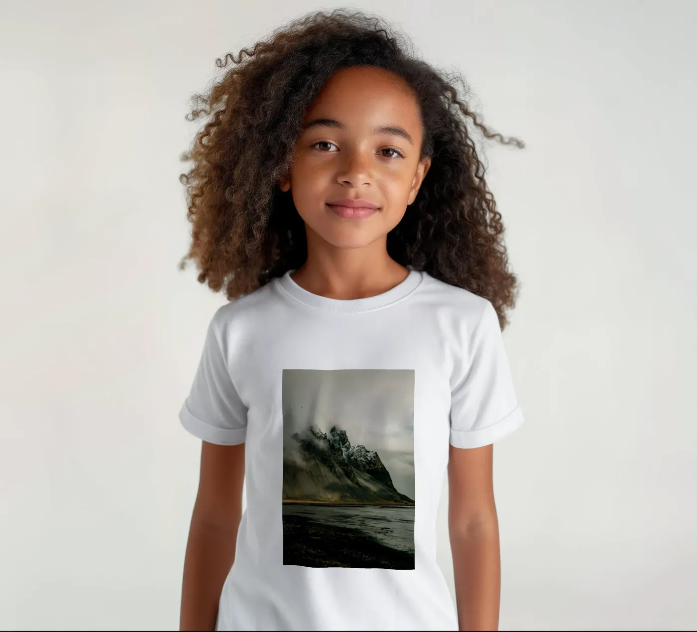 mountain clouds Kinder T-Shirt von Earthly Visions