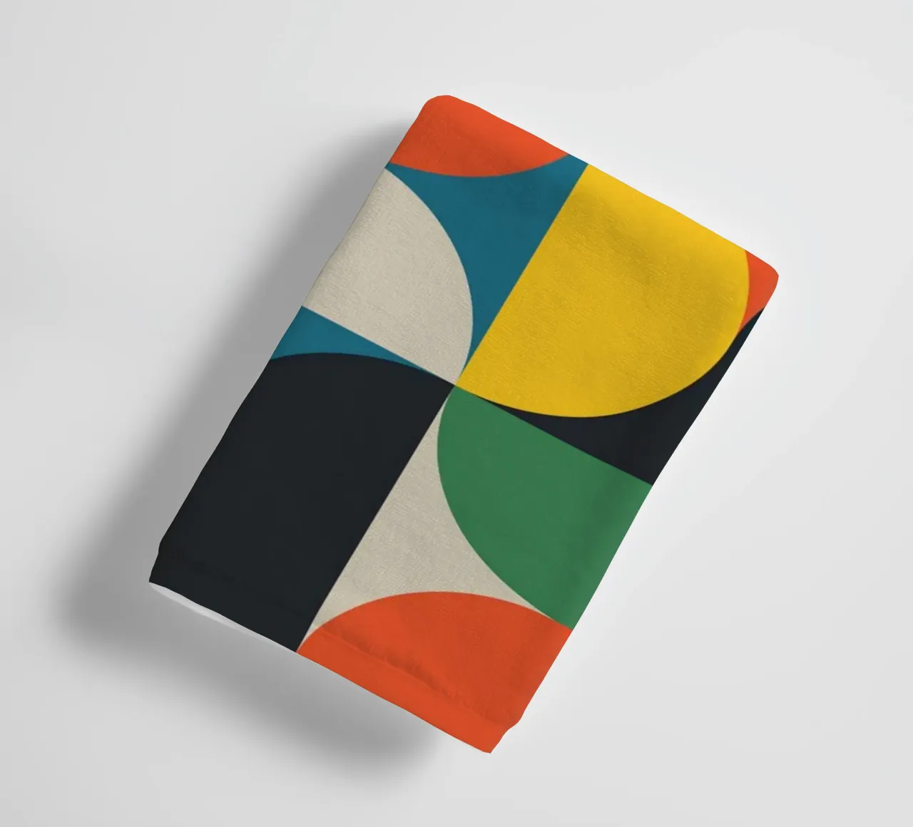 Motivo geometrico a semicerchio colorato della modernità di metà secolo asciugamano da bagno da THE MOTIVATED TYPE