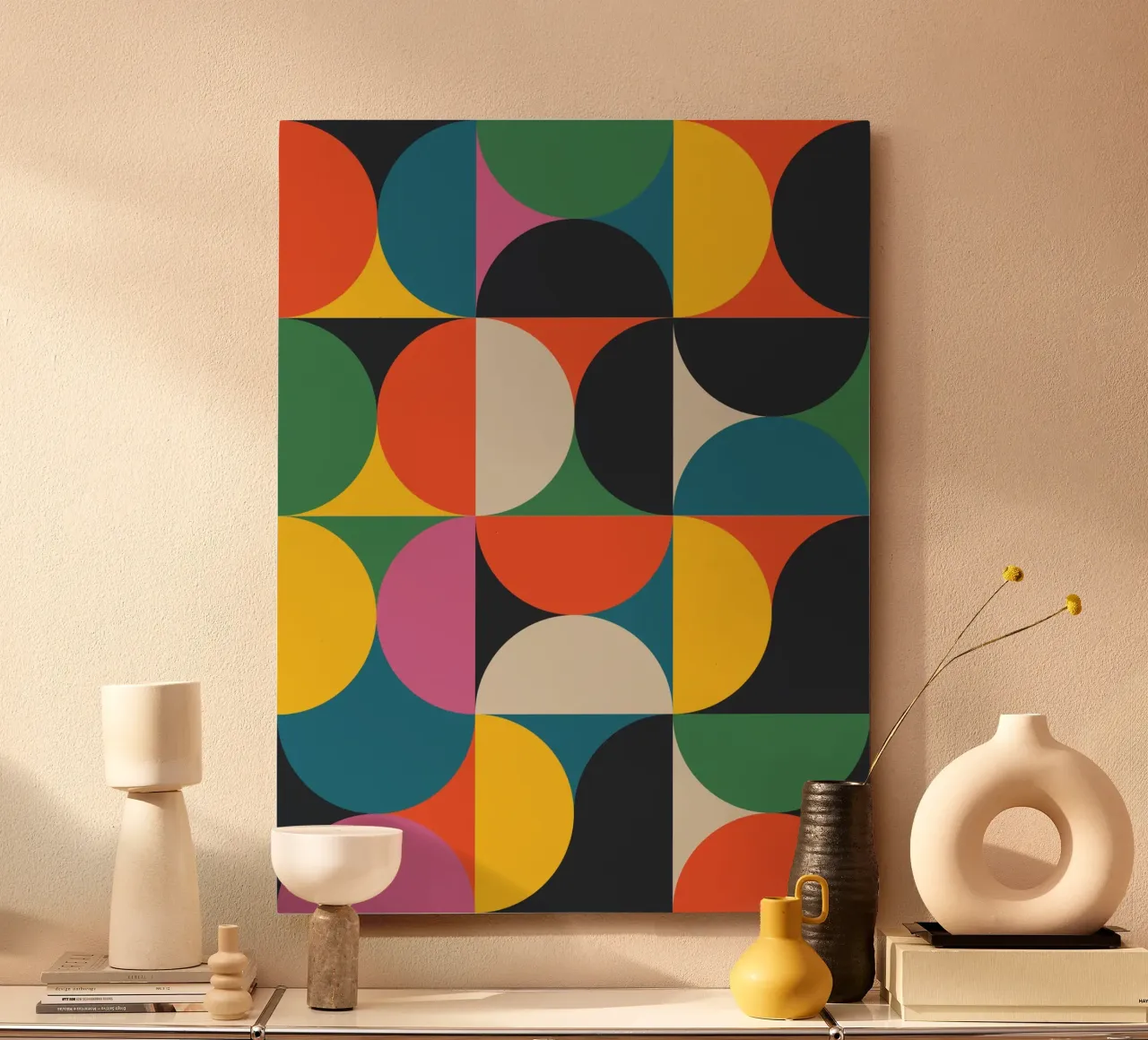 Motivo geometrico a semicerchio colorato della modernità di metà secolo alluminio dibond da THE MOTIVATED TYPE