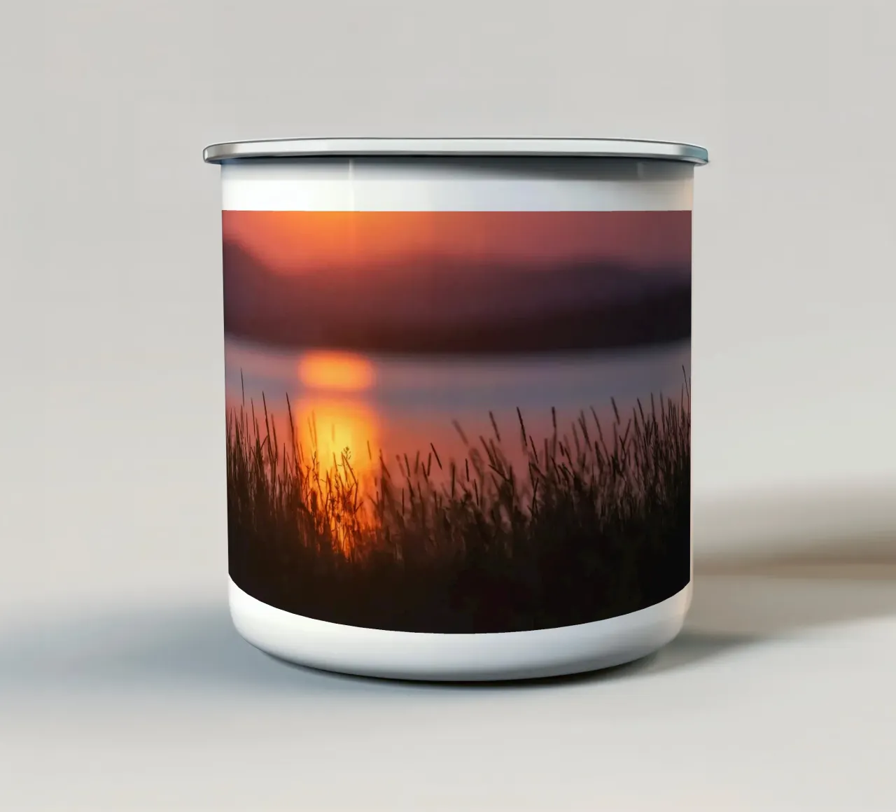 silhouette del tramonto tazza in smalto da Earthly Visions