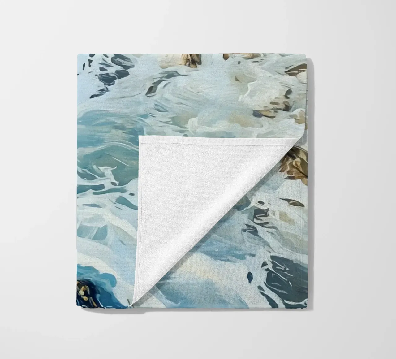Einsamer Moment am Meer, Algarveküste mit Wellen Strandtuch von Hecate Pim Designs