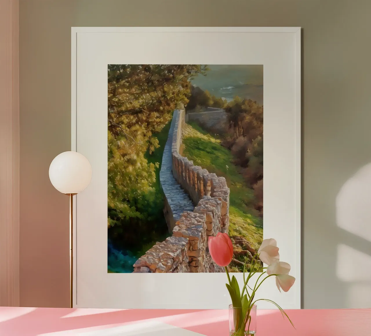 Le mura del castello di Castelo de Sesimbra, in Portogallo, al tramonto poster con telaio in plastica da Hecate Pim Designs