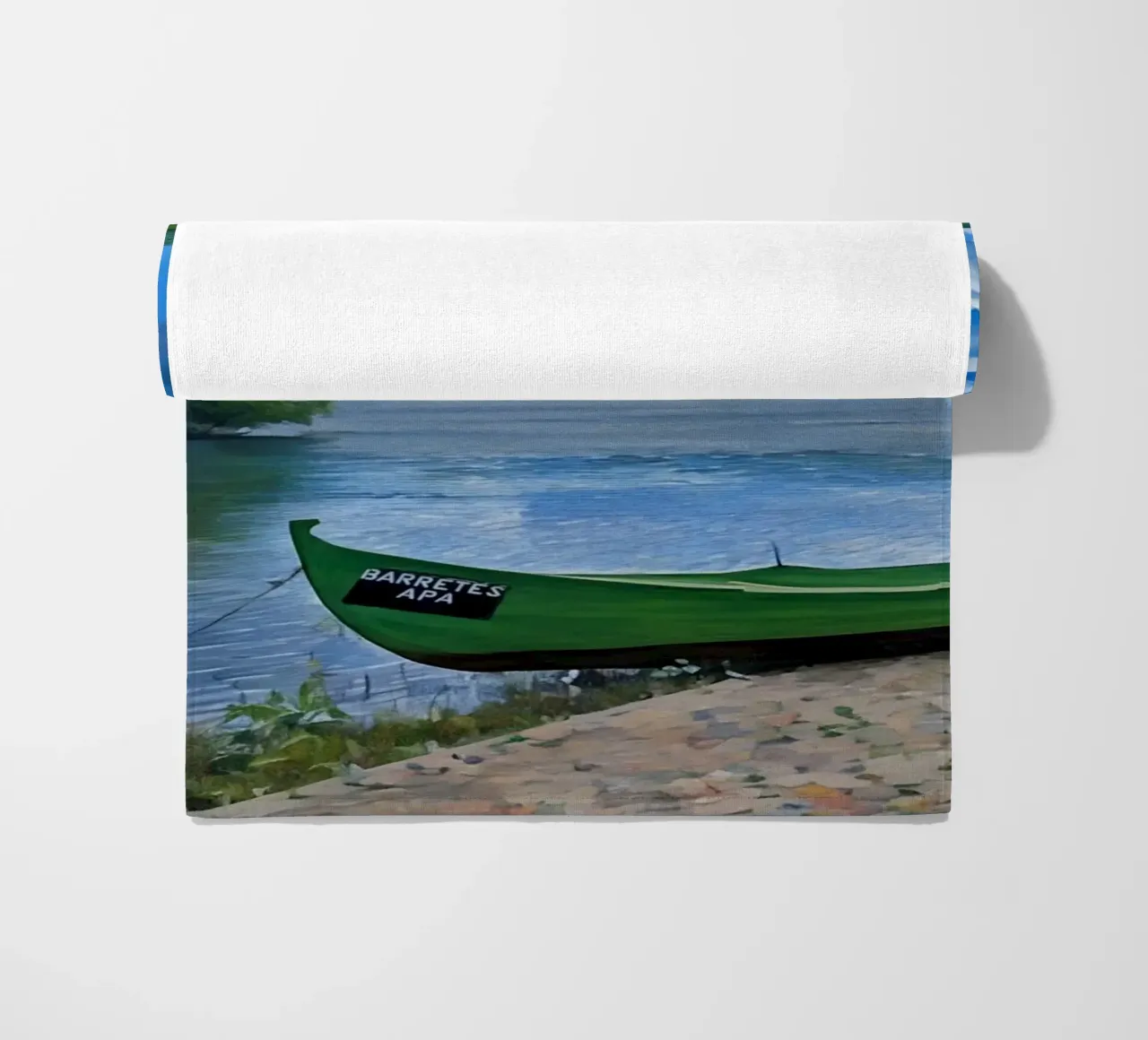 Fiume tranquillo con barca sul fiume Tago, Almourol, Portogallo telo mare da Hecate Pim Designs