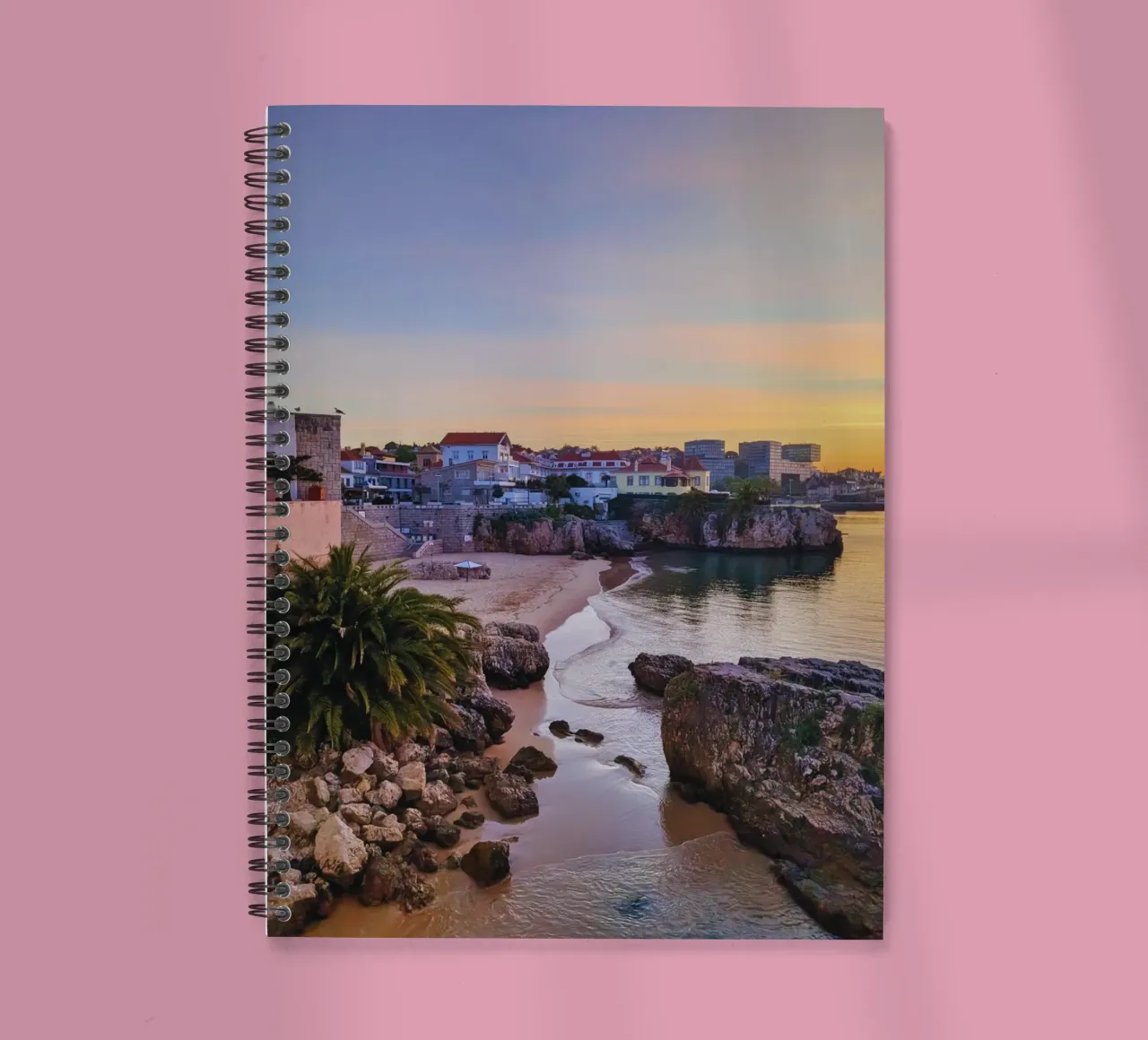 Mattinata a Cascais con alba rosa sull'Atlantico diario ad anelli da Hecate Pim Designs