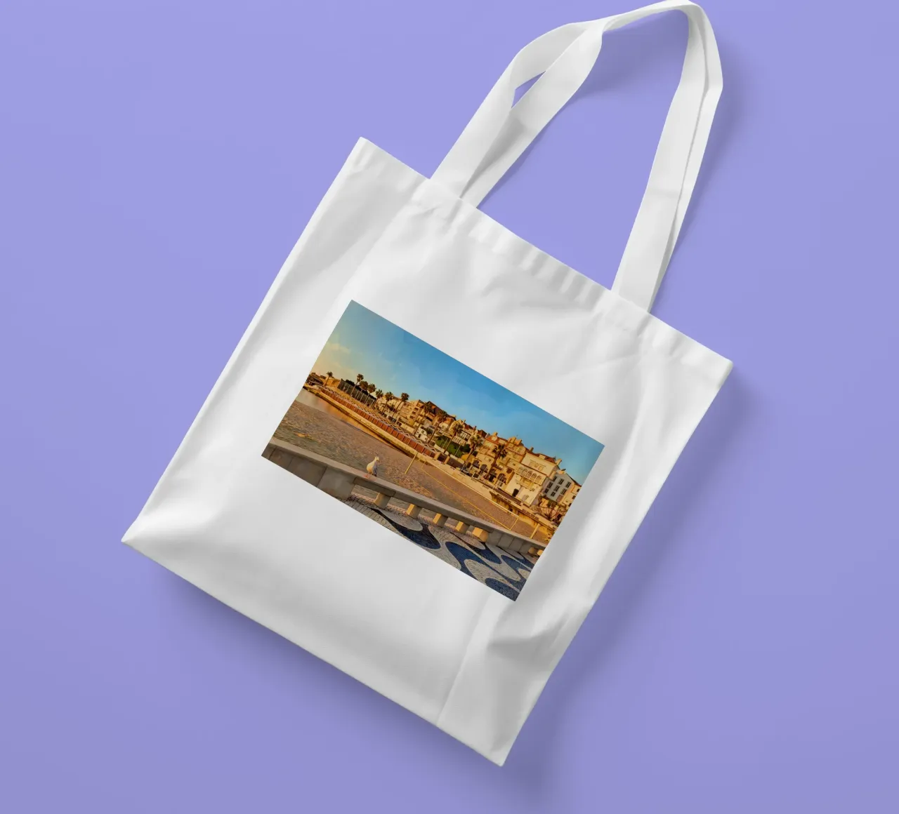 Mattinata in riva al mare a Cascais con il gabbiano borsa in juta da Hecate Pim Designs