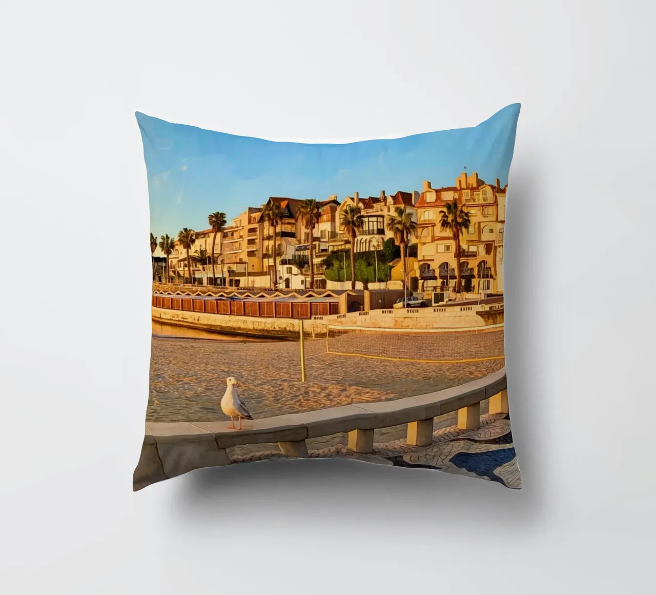 Mattinata in riva al mare a Cascais con il gabbiano cuscino da Hecate Pim Designs