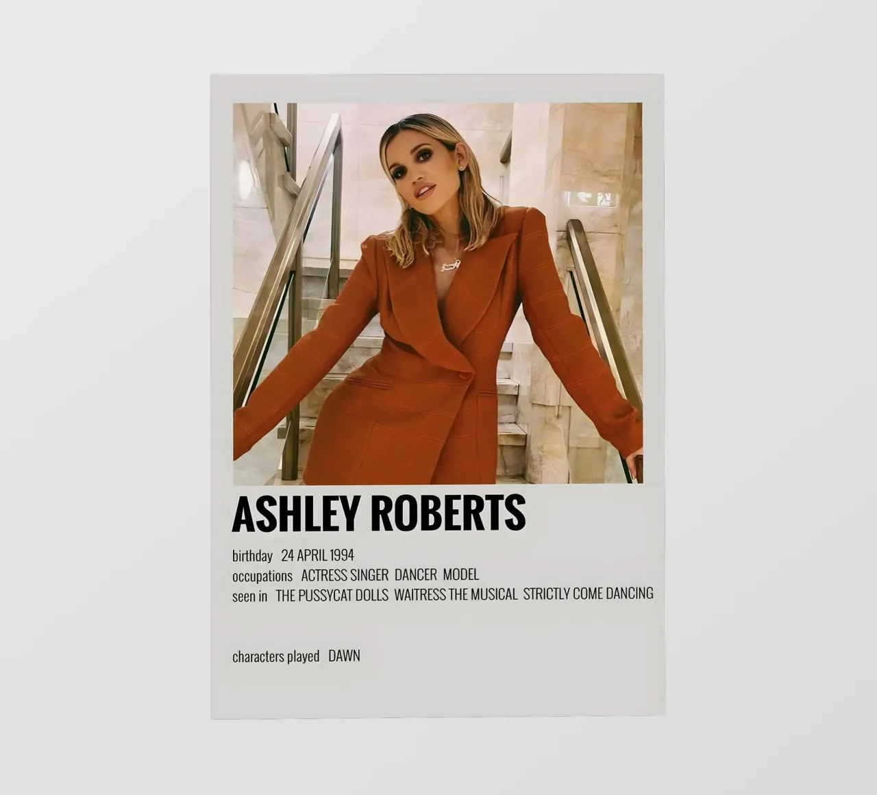 ASHLEY ROBERTS pellicola backlit da MVFminimalist