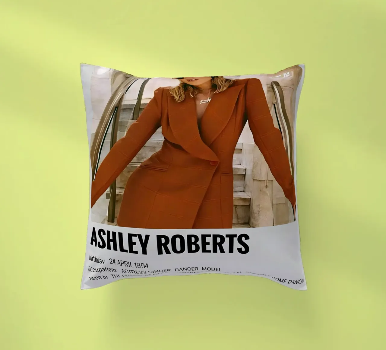 ASHLEY ROBERTS cuscino da MVFminimalist