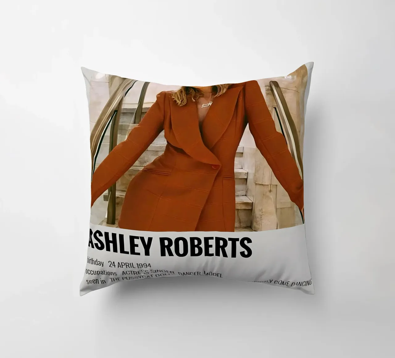 ASHLEY ROBERTS cuscino da MVFminimalist