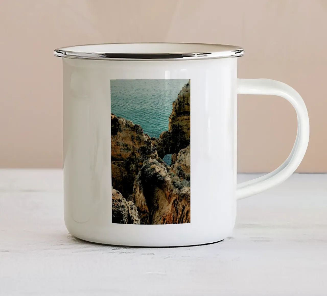 Blues And Yellows tazza in smalto da Sebastian Hilgetag