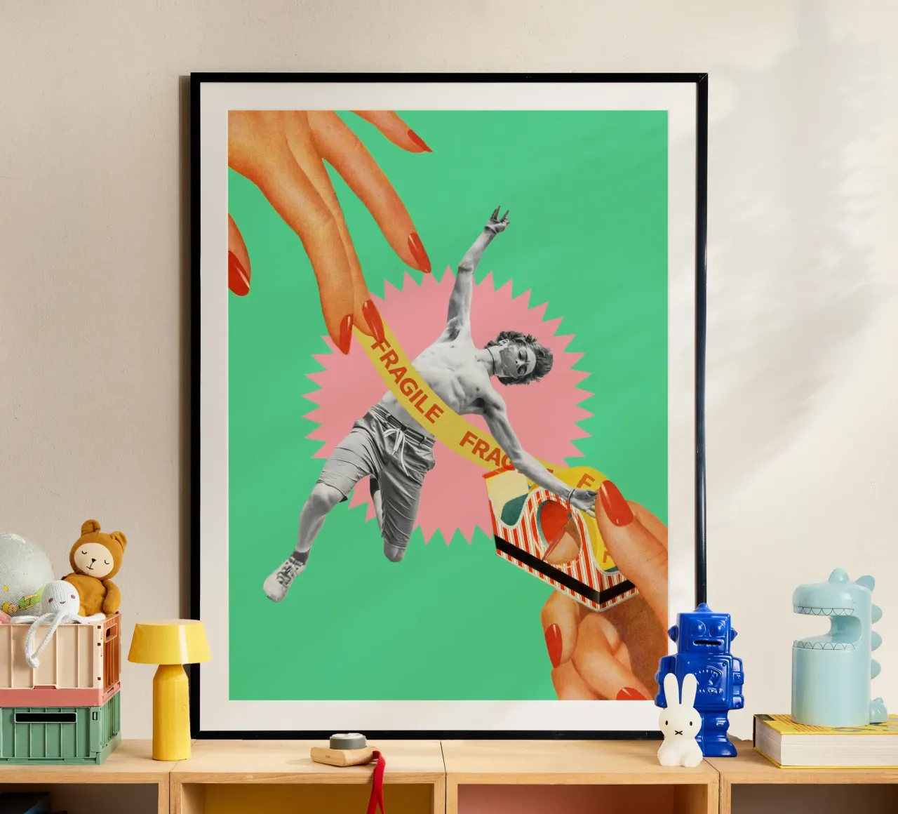 Fragile poster da MsGonzalez