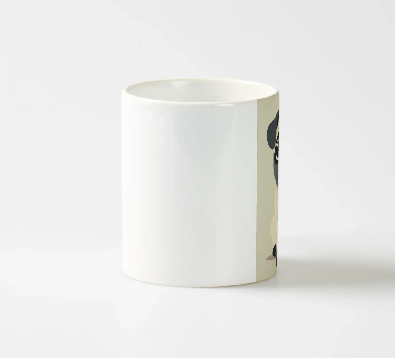 schattige speelse mopshond zittend keramische mok van DesignDoodle