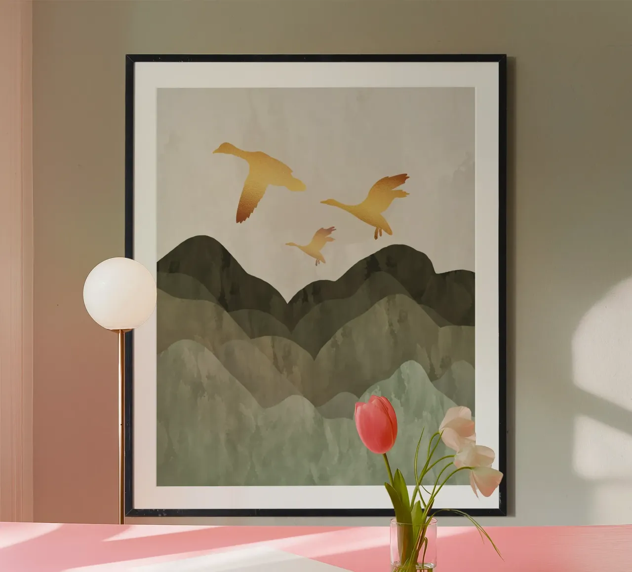 Uccelli dorati in volo sulle montagne poster con telaio in plastica da Sannel Larson