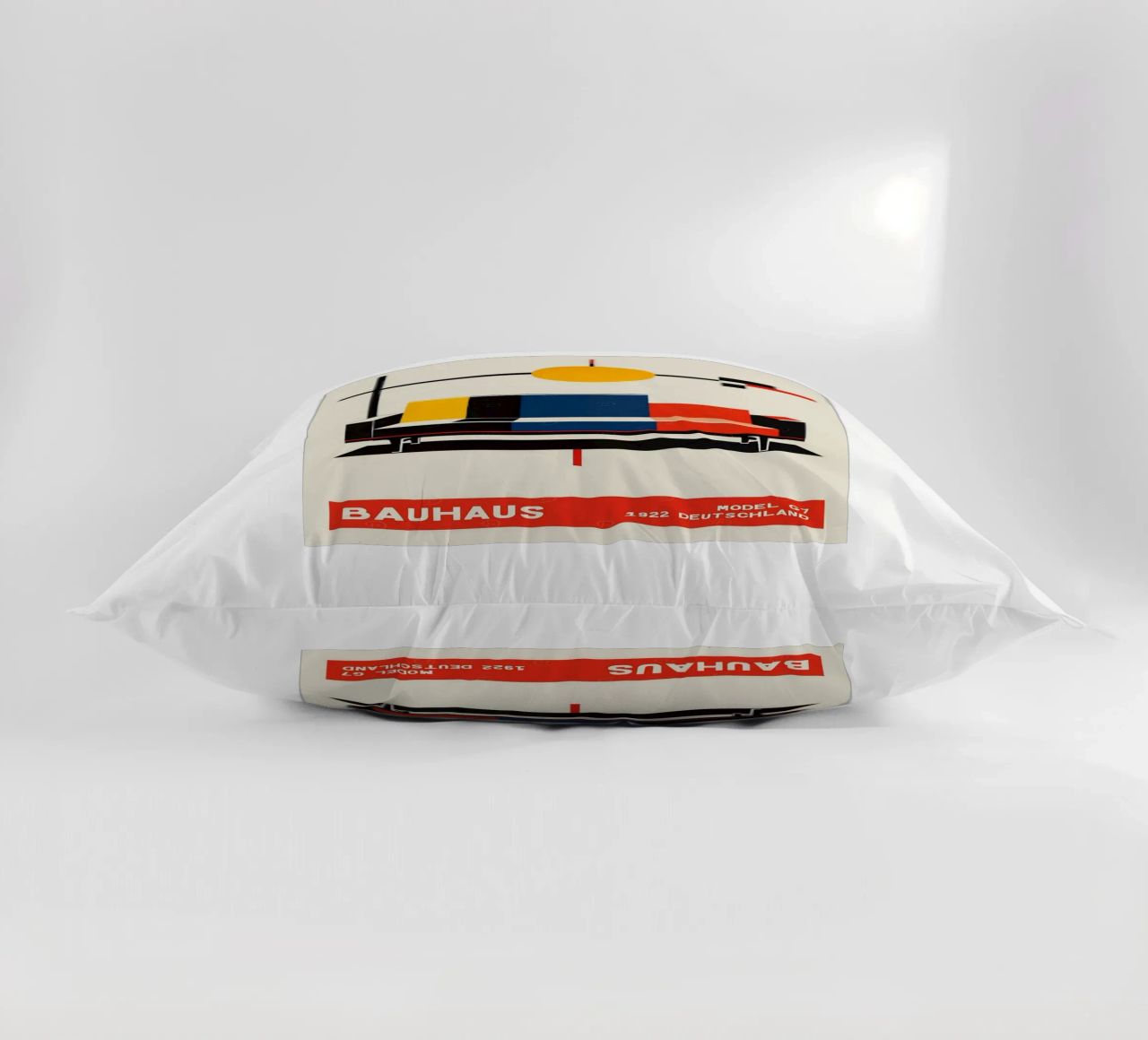Bauhaus cuscino da Chaya Wilkinson