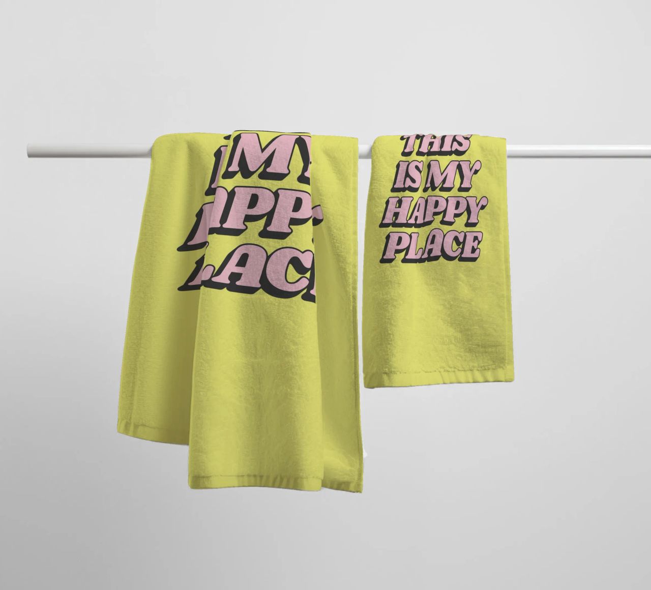 This is My Happy Place Retro Pink Yellow Typography Print serviette de bain de THE MOTIVATED TYPE