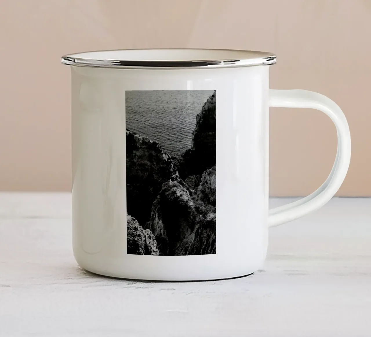 Subtle Lights tazza in smalto da Sebastian Hilgetag