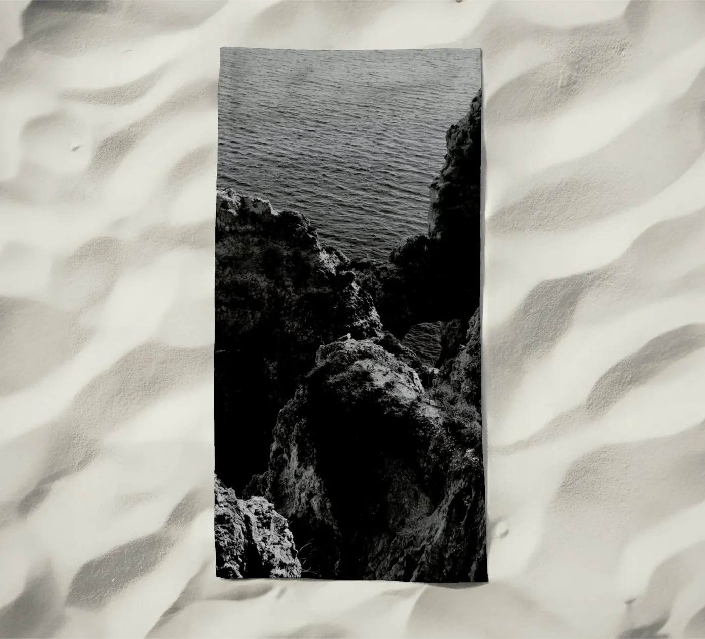 Subtle Lights Strandtuch von Sebastian Hilgetag