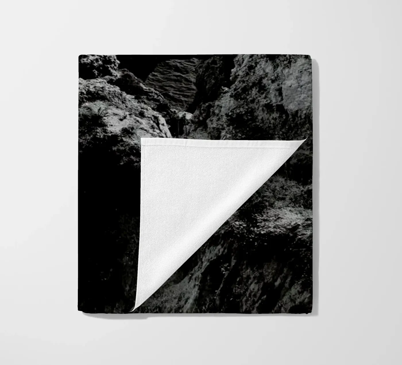 Subtle Lights Strandtuch von Sebastian Hilgetag