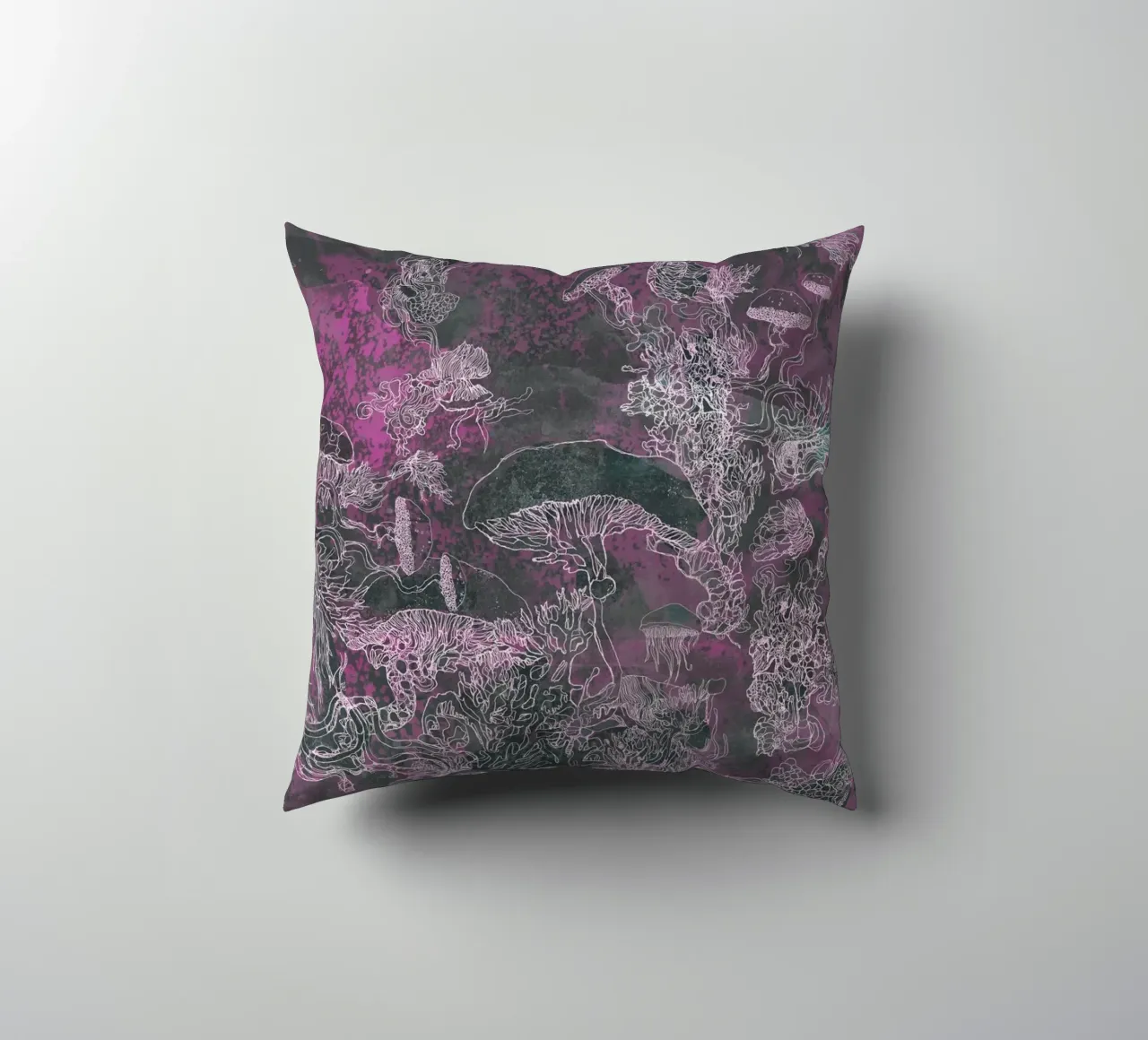 violet mush cuscino da Giulio Iurissevich