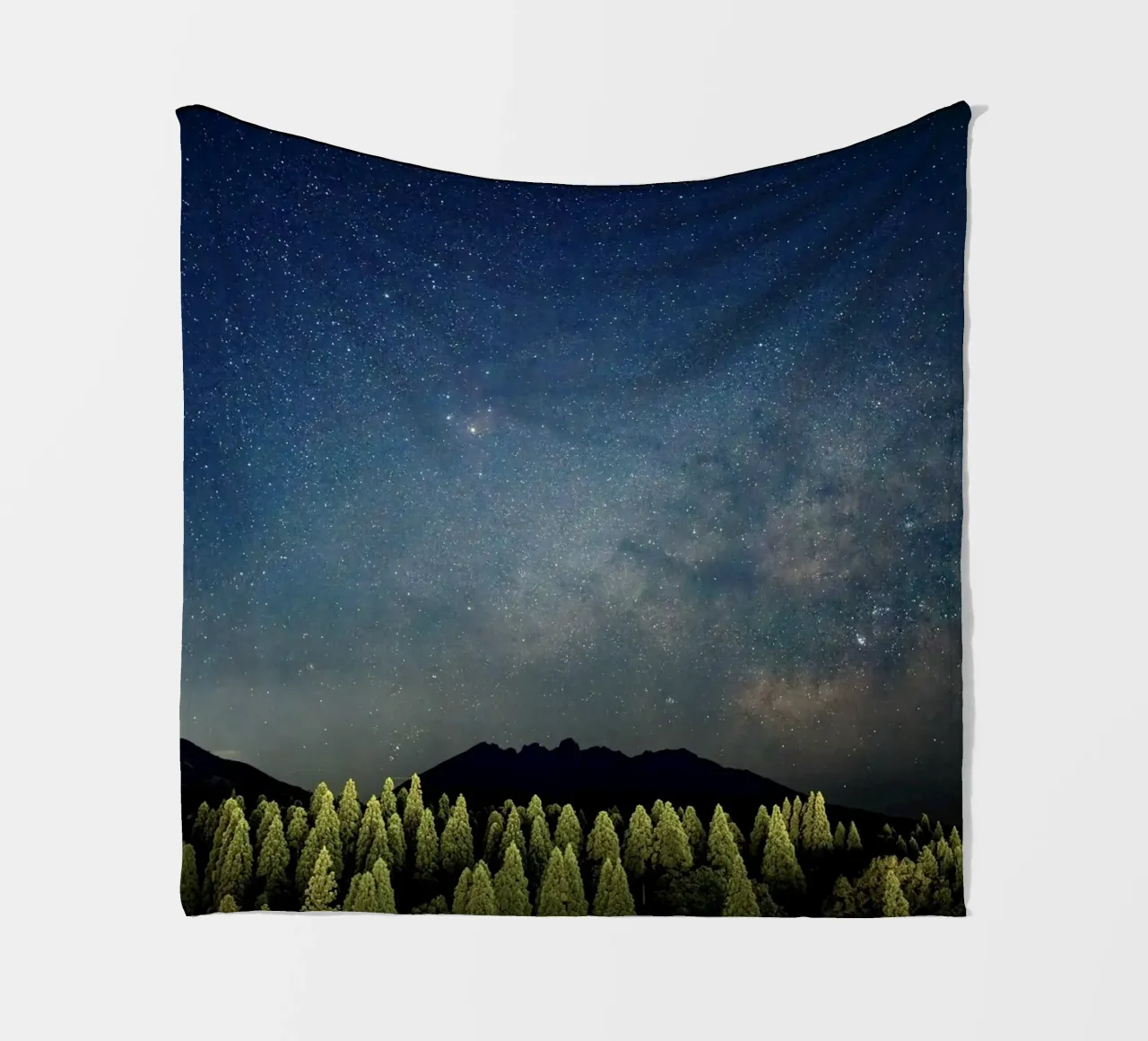 galassia del cosmo coperta in pile da space words