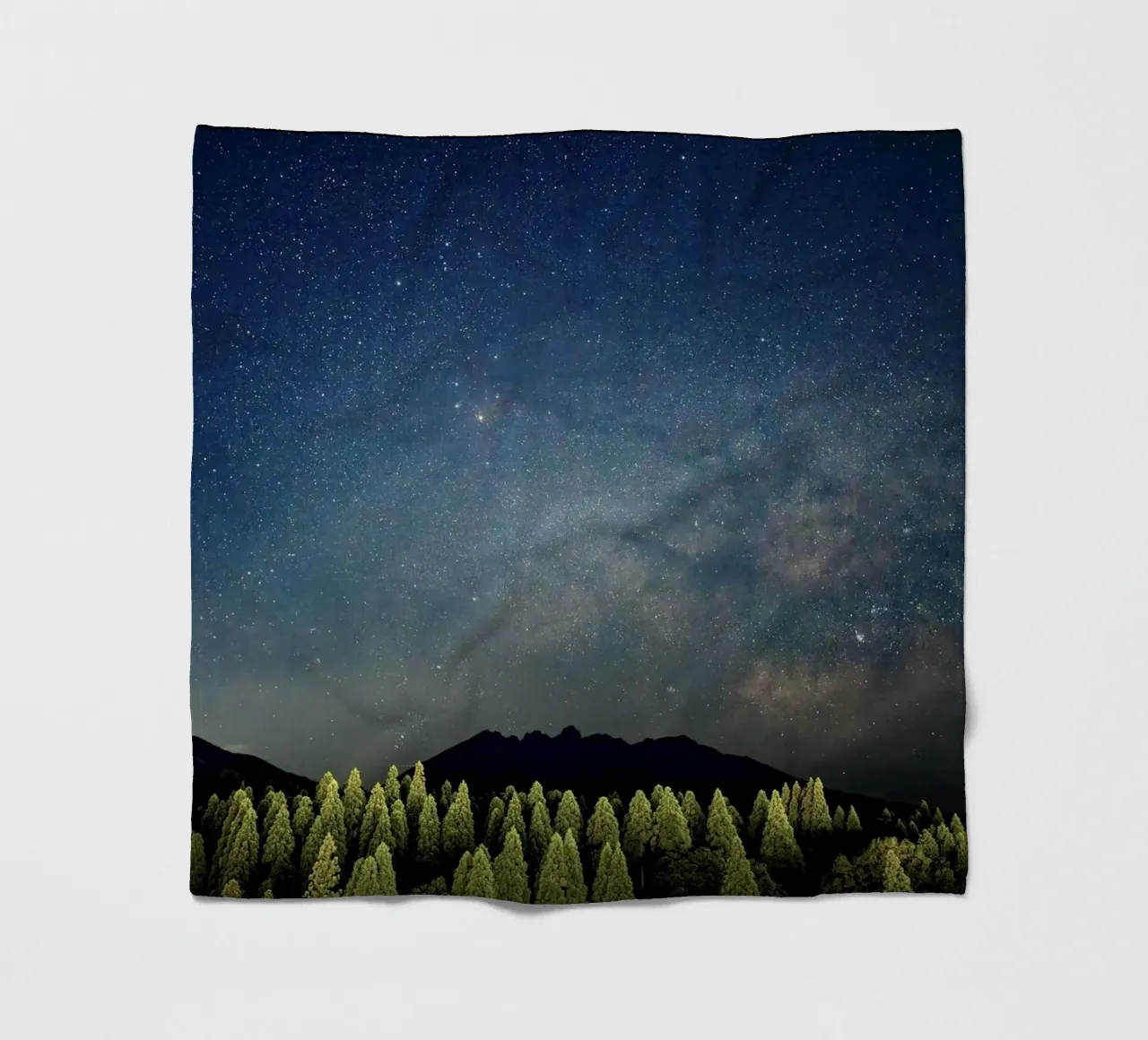 galassia del cosmo coperta in pile da space words