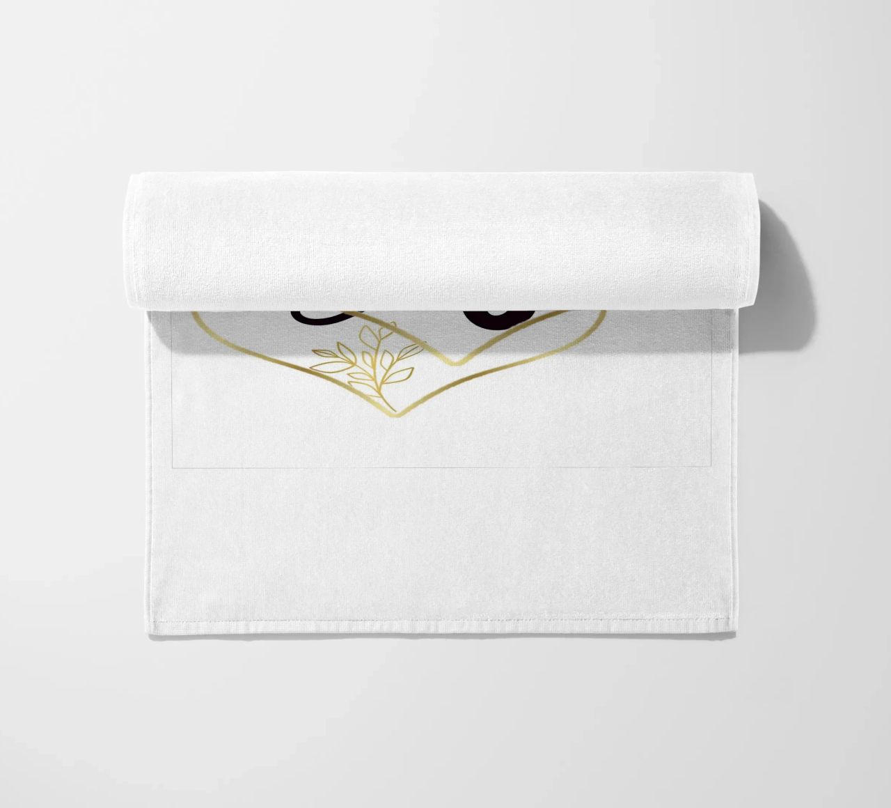 Poster con monogramma Golden Heart A - Decorazione da parete minimalista con telo mare da nsbdesign