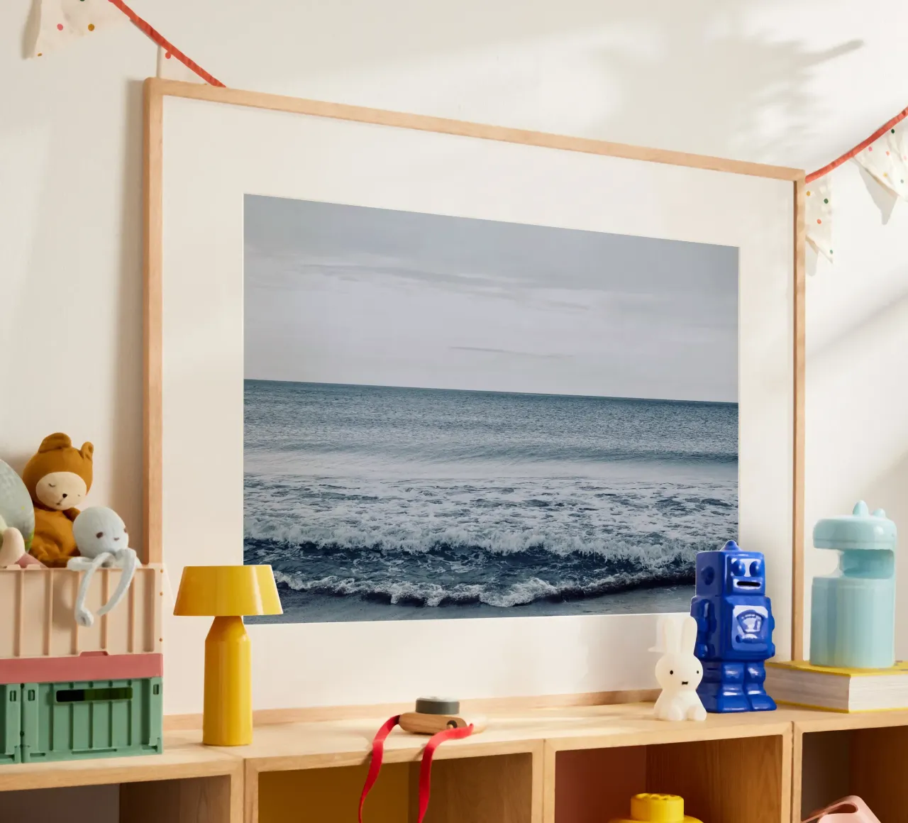 Oceano a onde spesse poster con telaio in plastica da KISSA STUDIO