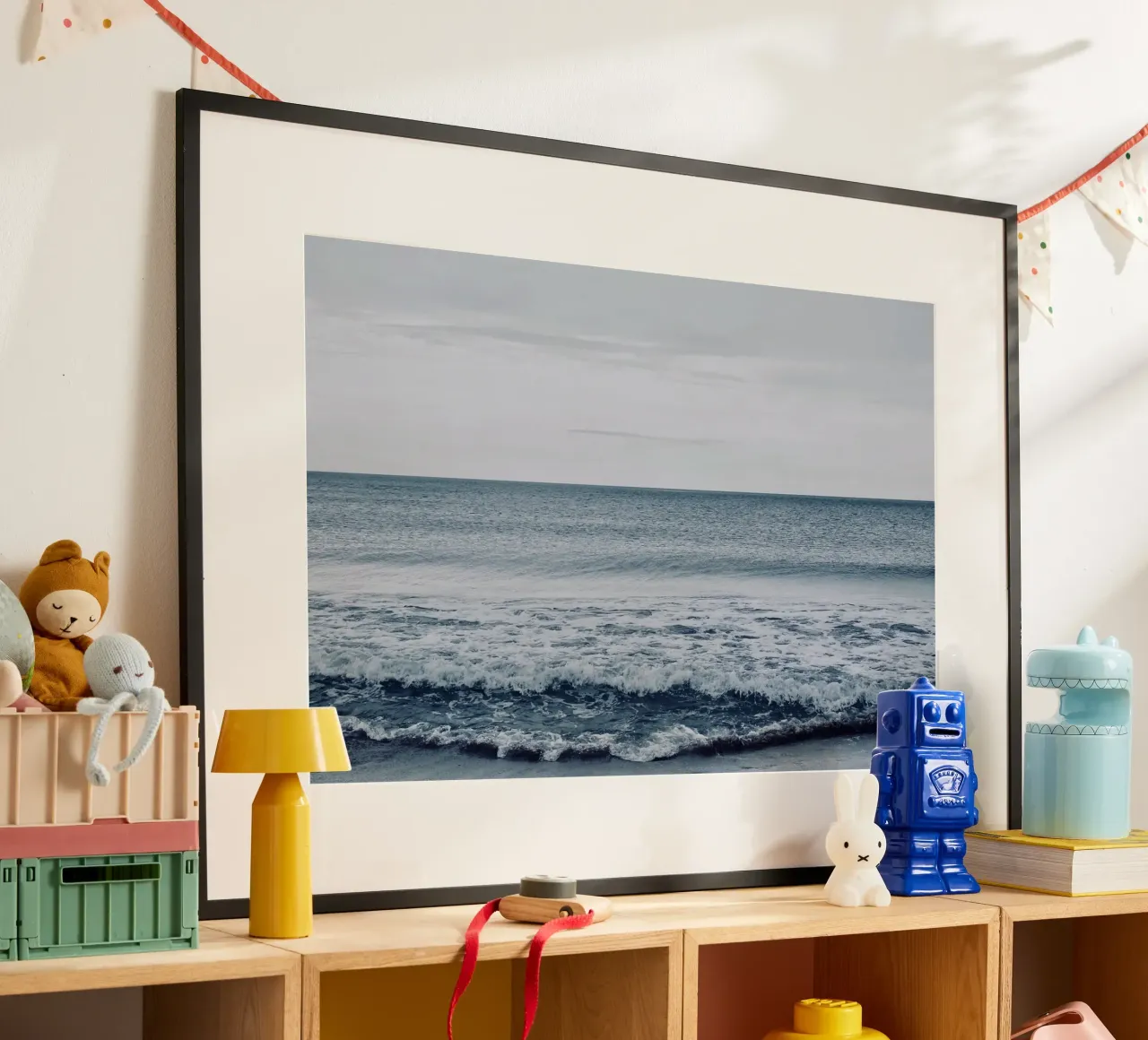 Oceano a onde spesse poster con telaio in plastica da KISSA STUDIO