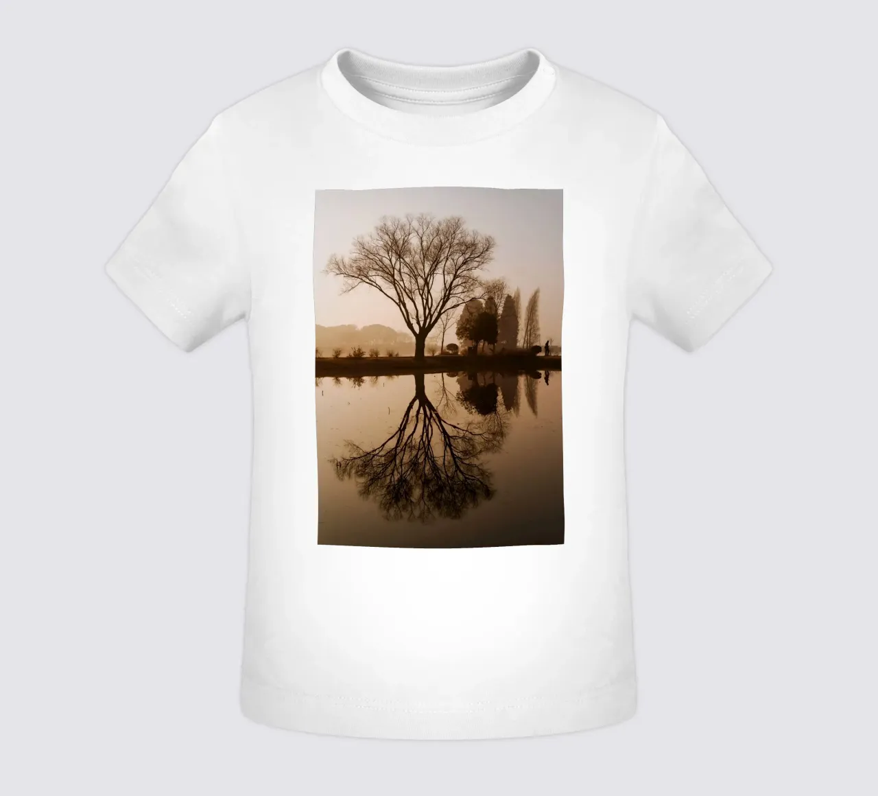 riflessione sull'albero maglietta neonato da Earthly Visions
